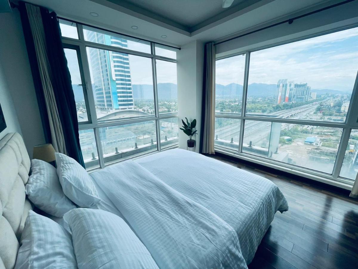 High Rise Presidential Suite In Elysium Opp Centaurus Исламабад Экстерьер фото