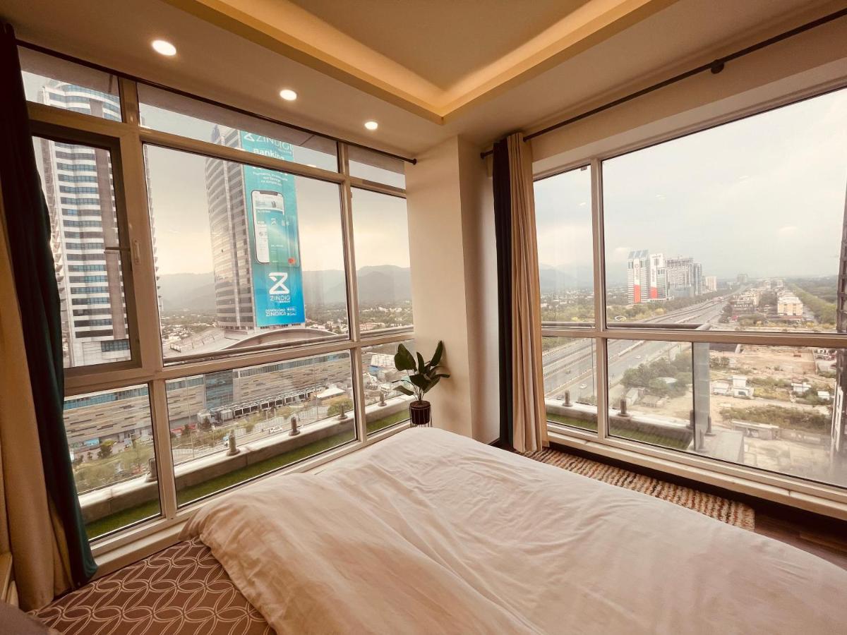 High Rise Presidential Suite In Elysium Opp Centaurus Исламабад Экстерьер фото