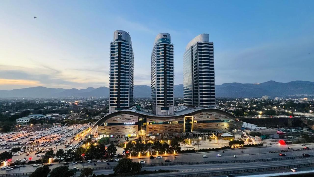 High Rise Presidential Suite In Elysium Opp Centaurus Исламабад Экстерьер фото