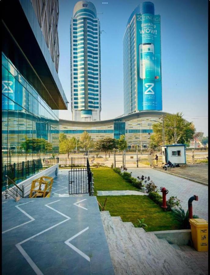 High Rise Presidential Suite In Elysium Opp Centaurus Исламабад Экстерьер фото